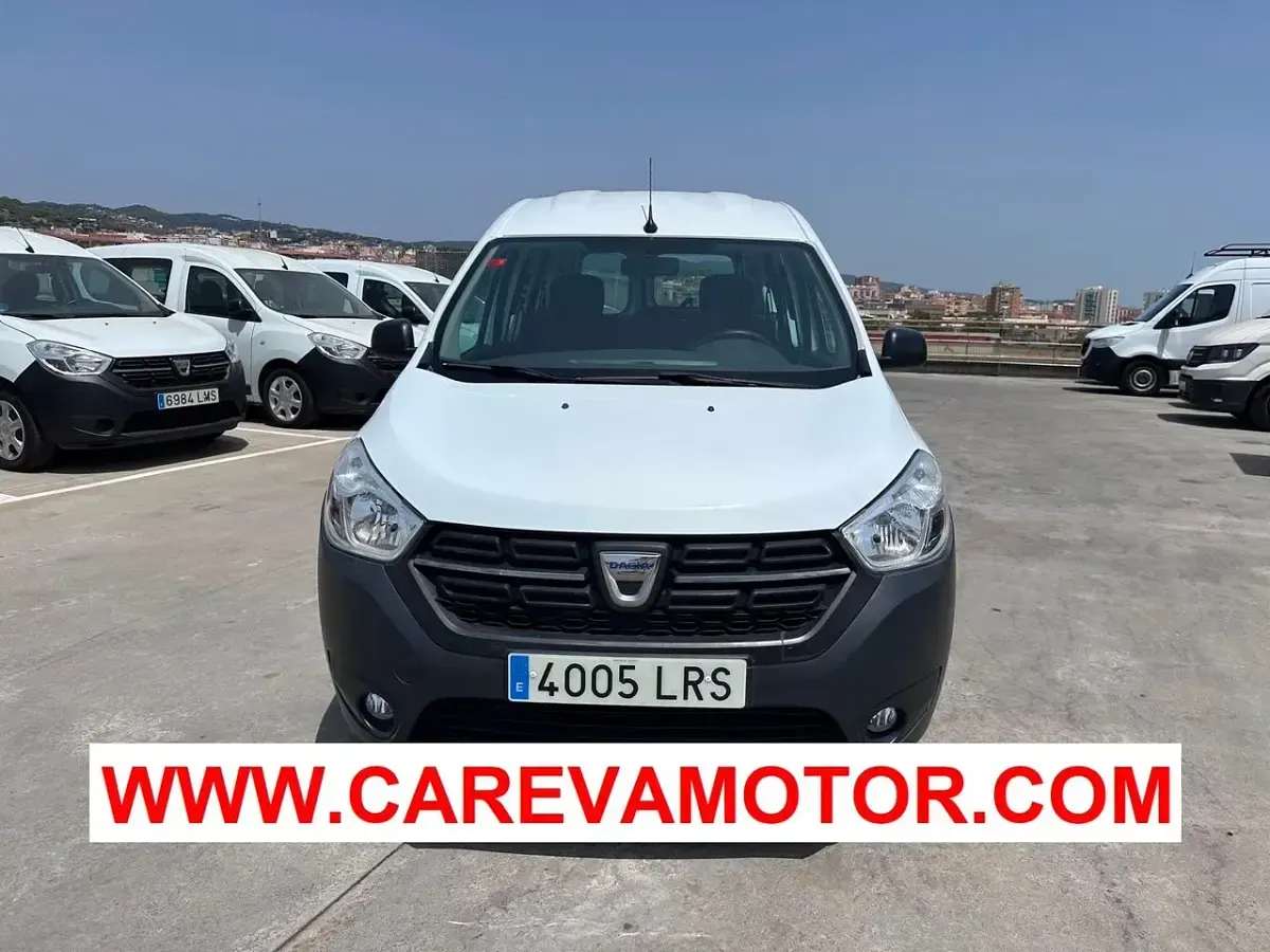 Usado Dacia Dokker Essentiel 110 CV (80 kW) 2021 Blanco Monovolumen