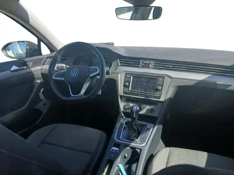 Usado VW Passat 122 CV (89 kW) 2022 Gris / plata Familiar