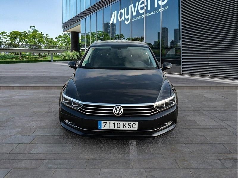 Usado VW Passat Advance 150 CV (110 kW) 2018 Gris Berlina