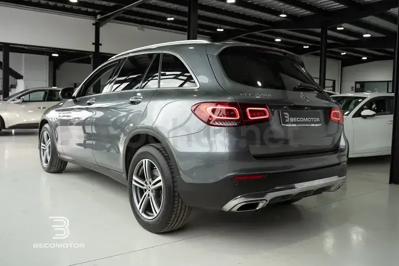 Usado Mercedes GLC200 163 CV (119 kW) 2020 Gris / plata SUV