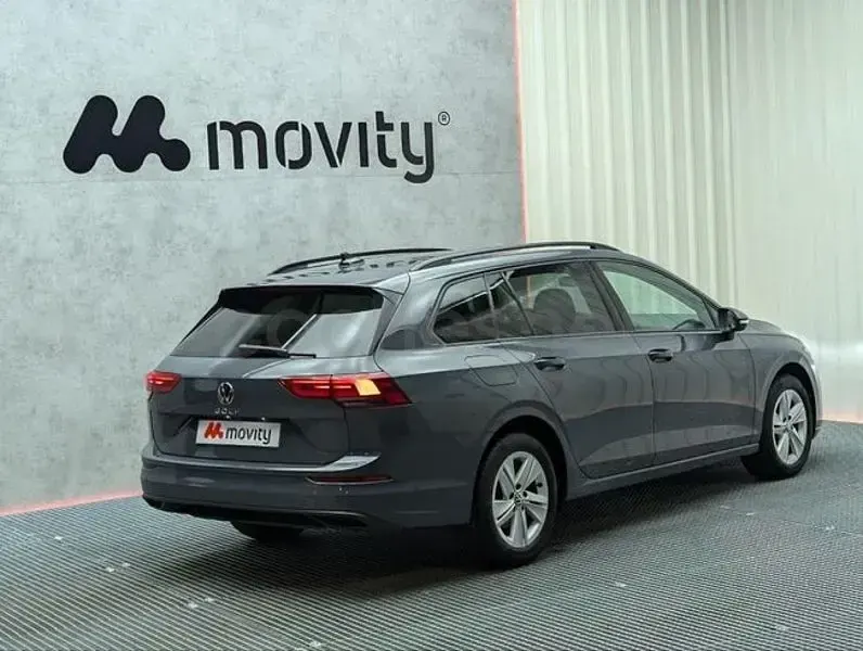 Usado VW Golf VIII Life 115 CV (84 kW) 2022 Gris / plata Familiar