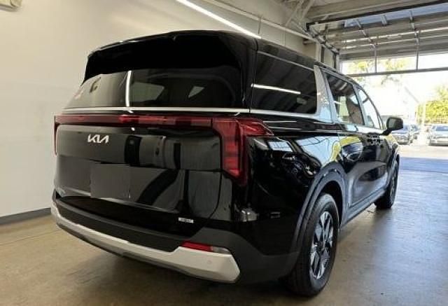 Usado Kia Carnival LX 178 CV (130 kW) 2024 Negro Monovolumen