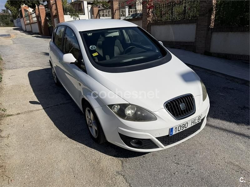 Usado Seat Altea Style 105 CV (77 kW) 2012 Blanco Monovolumen