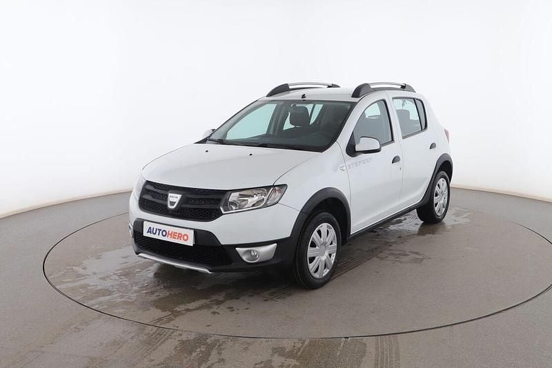 Blanco Usado 2014 Dacia Sandero Stepway Utilitario | 7899 € (Precio justo) - Imagen 1/3