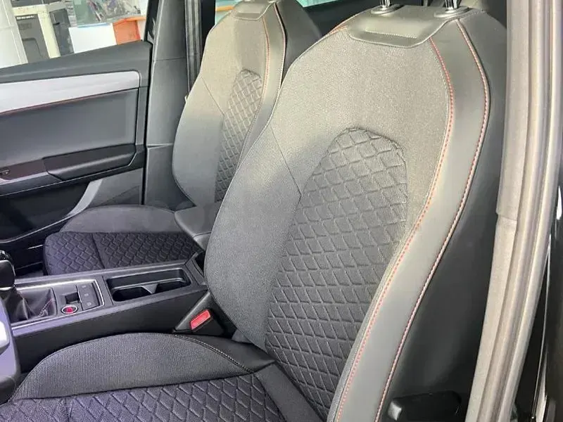 Nuevo Seat Leon FR 150 CV (110 kW) 2026 Gris / plata Berlina