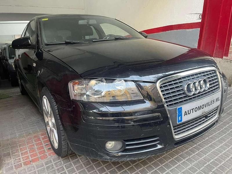 Usado Audi A3 Ambiente 140 CV (102 kW) 2006 Negro Utilitario
