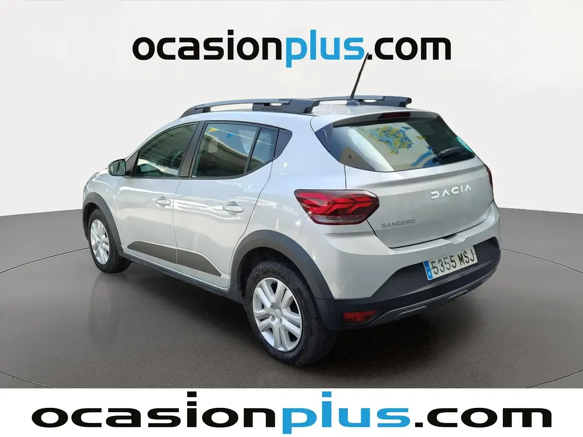 Usado Dacia Sandero Expression 91 CV (66 kW) 2024 Gris plata Utilitario