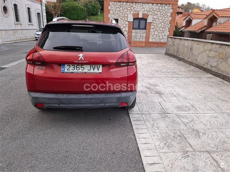 Usado Peugeot 2008 Style 100 CV (73 kW) 2016 Granate SUV