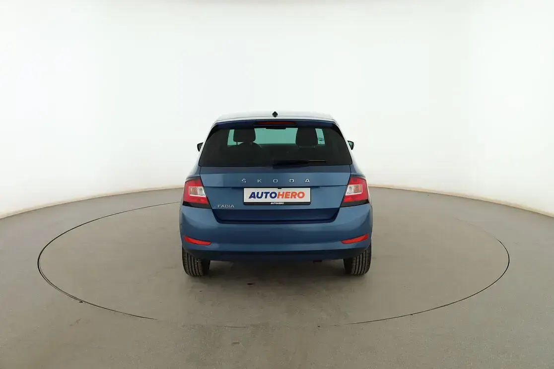 Usado Skoda Fabia Ambition 95 CV (69 kW) 2021 Azul Utilitario