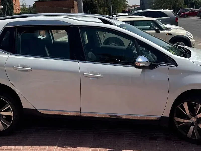 Usado Peugeot 2008 Allure 115 CV (84 kW) 2014 Blanco SUV