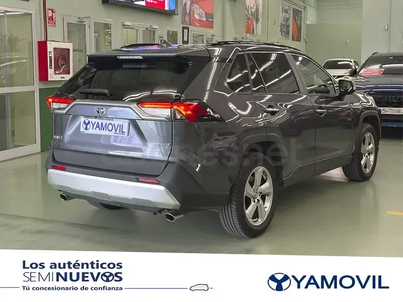 Usado Toyota RAV4 Hybrid Luxury 222 CV (163 kW) 2020 Gris / plata SUV
