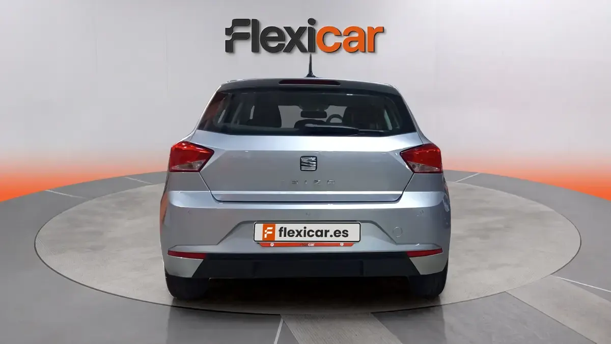 Usado Seat Ibiza Reference 80 CV (58 kW) 2021 Gris Utilitario
