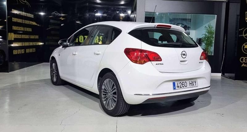 Usado Opel Astra Excellence 110 HP (80 kW) 2015 Branco Citadino