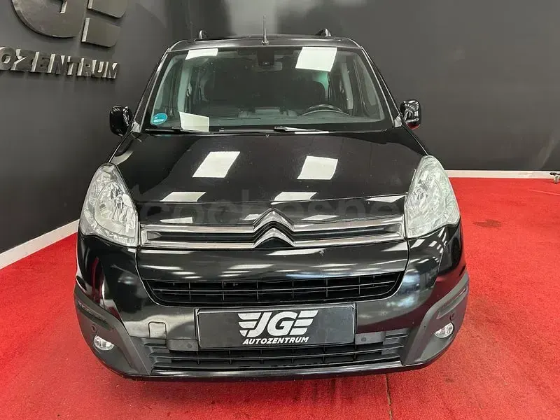 Usado Citroën Berlingo Feel 120 CV (88 kW) 2017 Negro Monovolumen
