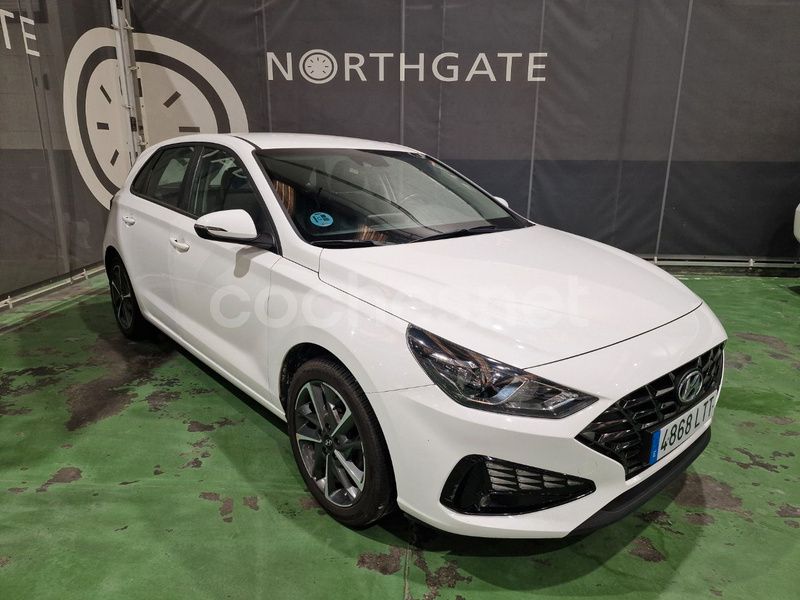 Blanco Usado 2021 Hyundai i30 Berlina | 14.400 € (Precio justo) - Imagen 1/4