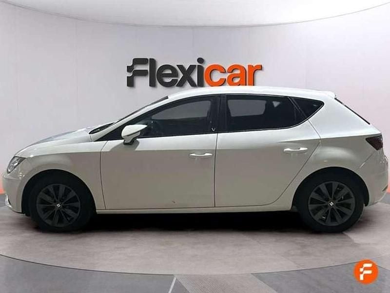 Usado Seat Leon ST Style 131 CV (96 kW) 2018 Blanco Familiar