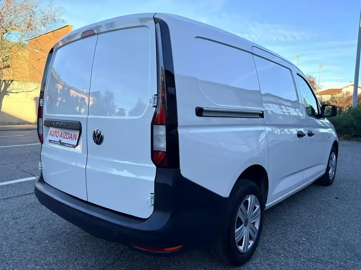Usado VW Caddy 102 CV (75 kW) 2023 Blanco Monovolumen