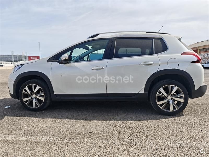 Usado Peugeot 2008 Allure 110 CV (80 kW) 2019 Blanco SUV