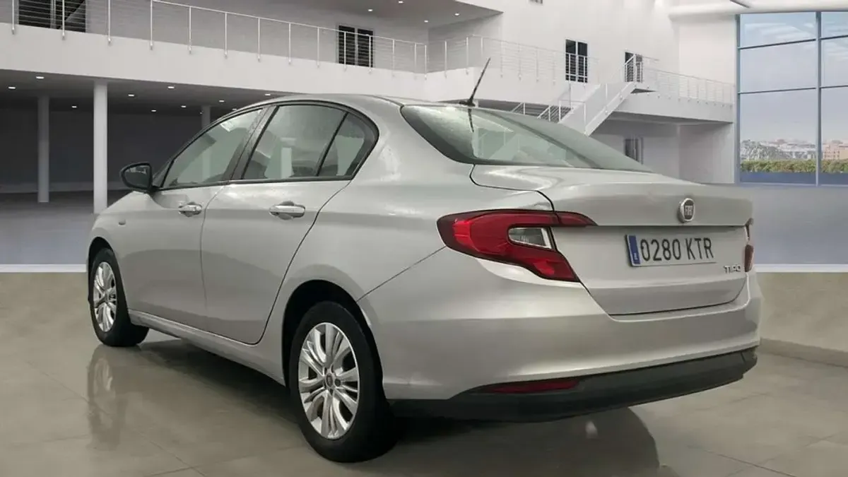 Usado Fiat Tipo Street 95 CV (69 kW) 2019 Gris Berlina