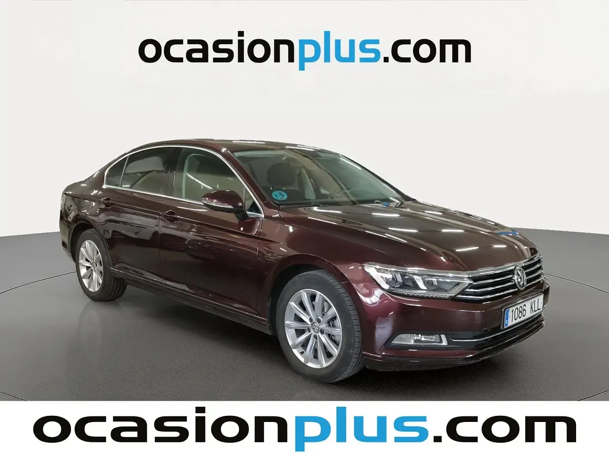 Usado VW Passat Advance 120 CV (88 kW) 2018 Rojo Berlina