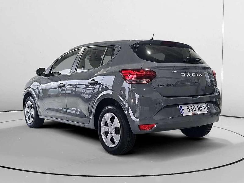 Usado Dacia Sandero Essentiel 101 CV (74 kW) 2023 Gris Utilitario