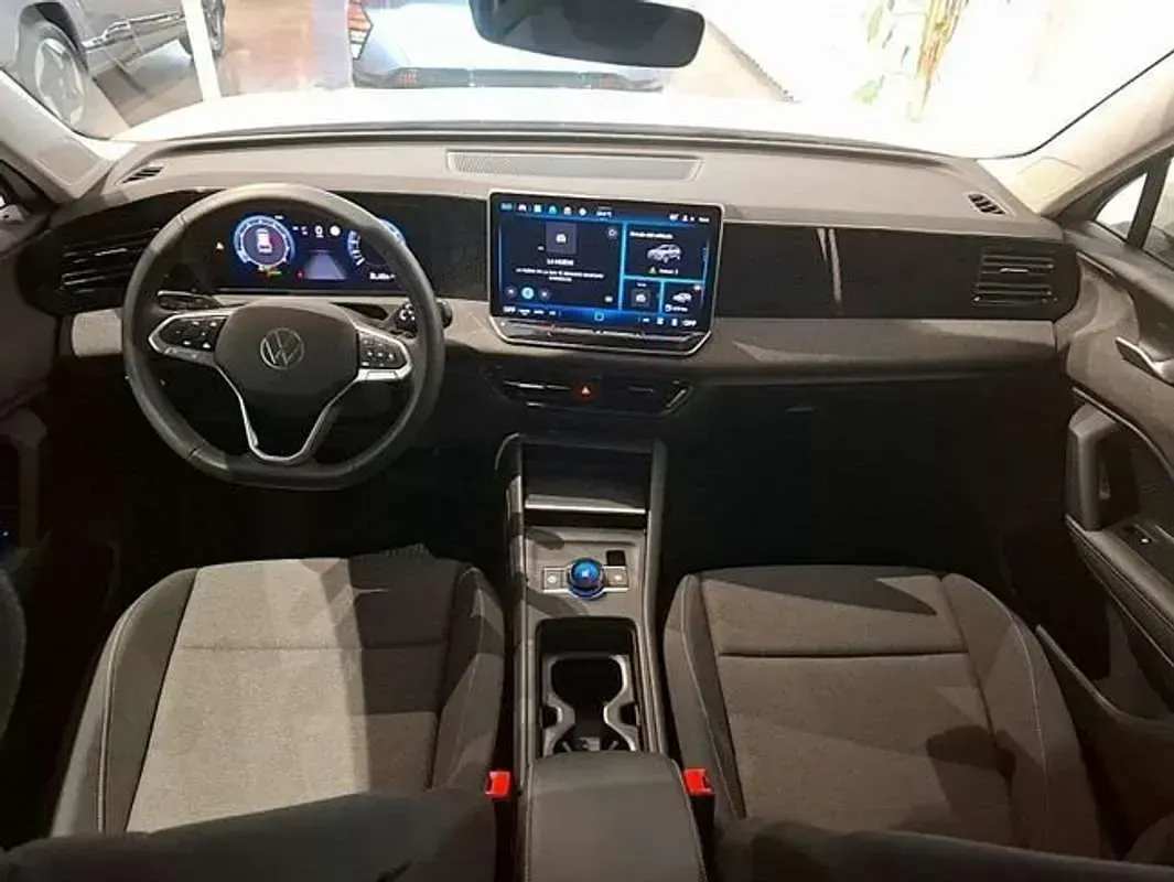 Usado VW Tiguan Edition 131 CV (96 kW) 2025 Gris SUV