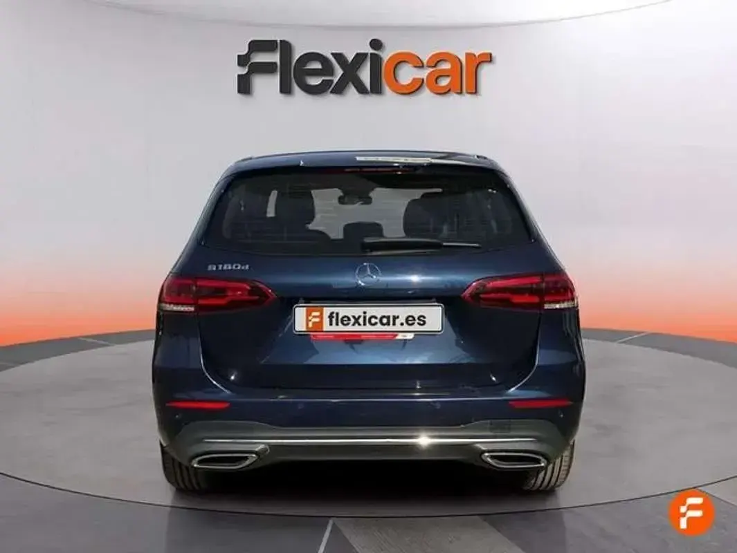 Usado Mercedes B180 117 CV (86 kW) 2019 Azul Utilitario