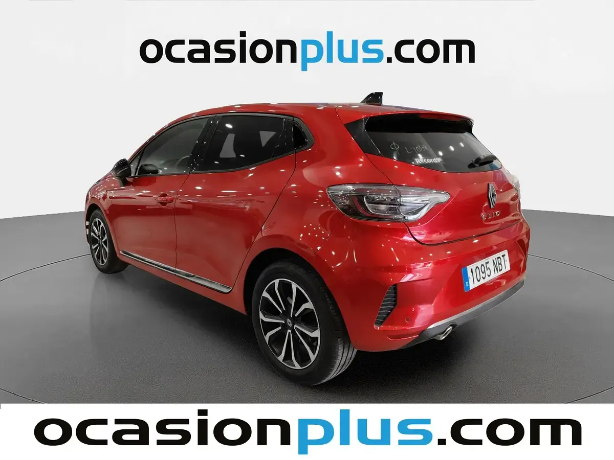Usado Renault Clio Techno 101 CV (74 kW) 2025 Rojo Utilitario