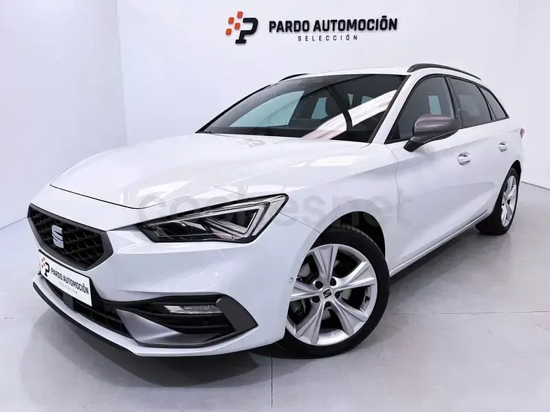 Usado Seat Leon FR 150 CV (110 kW) 2024 Blanco Familiar