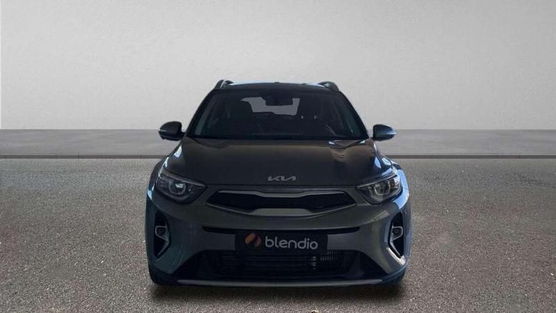 Usado Kia Stonic 101 CV (74 kW) 2025 Gris SUV