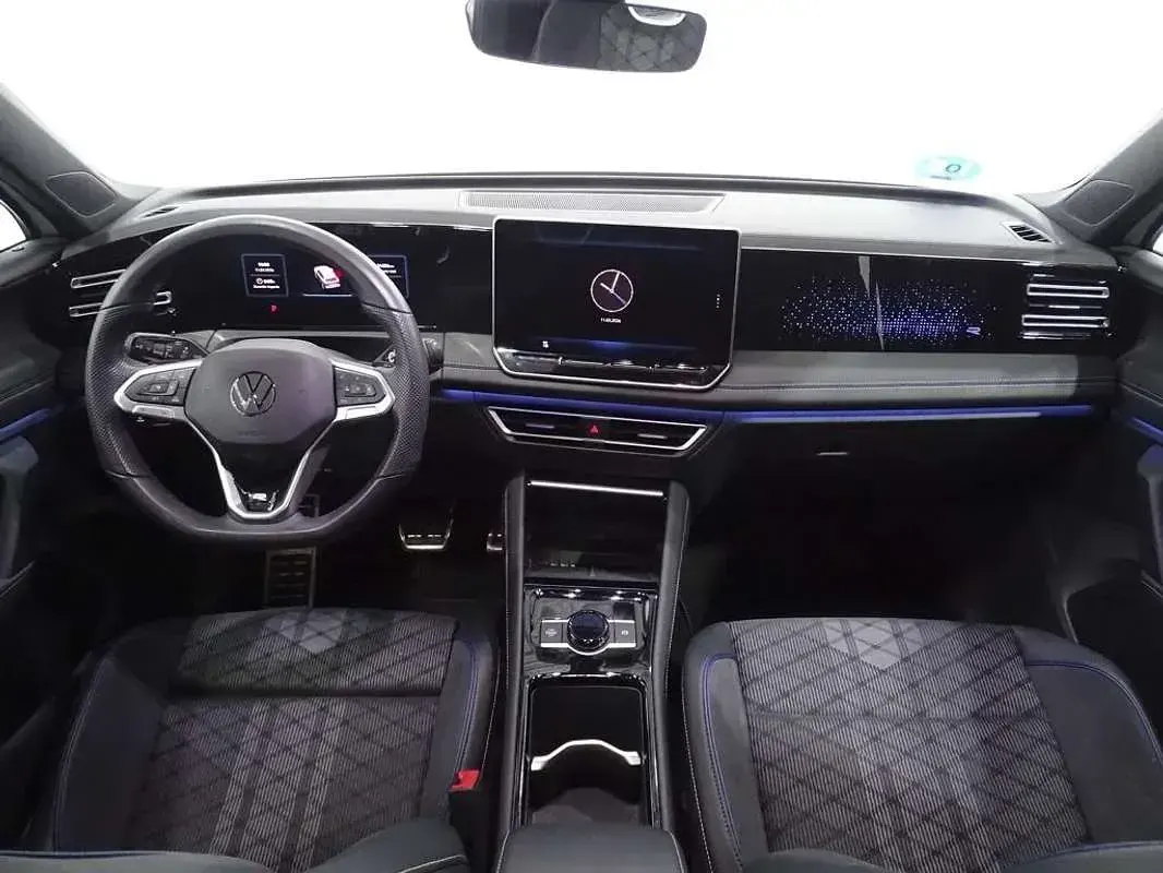 Usado VW Tiguan R-line 204 CV (150 kW) 2025 Negro SUV