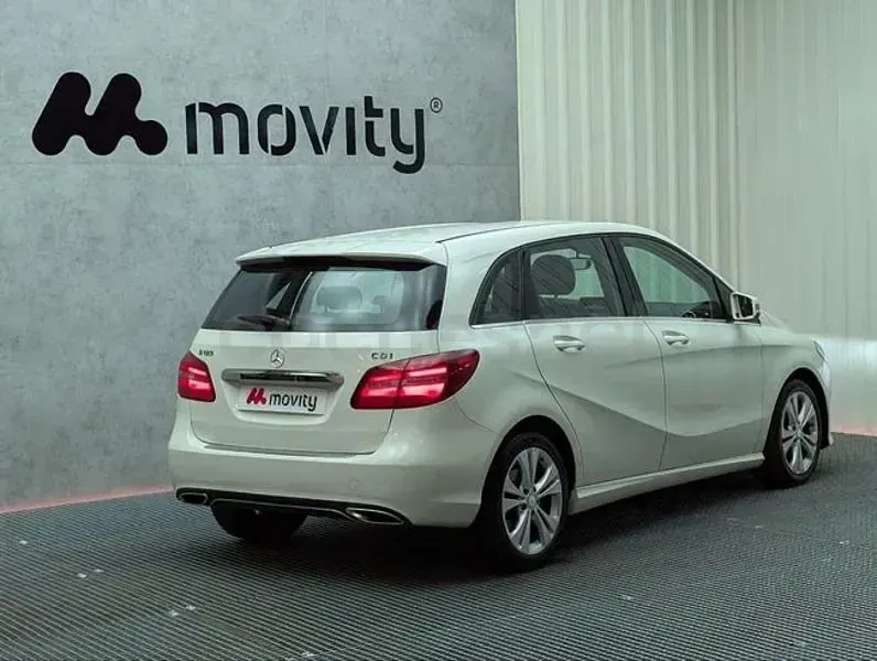 Usado Mercedes B180 Urban 109 CV (80 kW) 2015 Blanco Utilitario