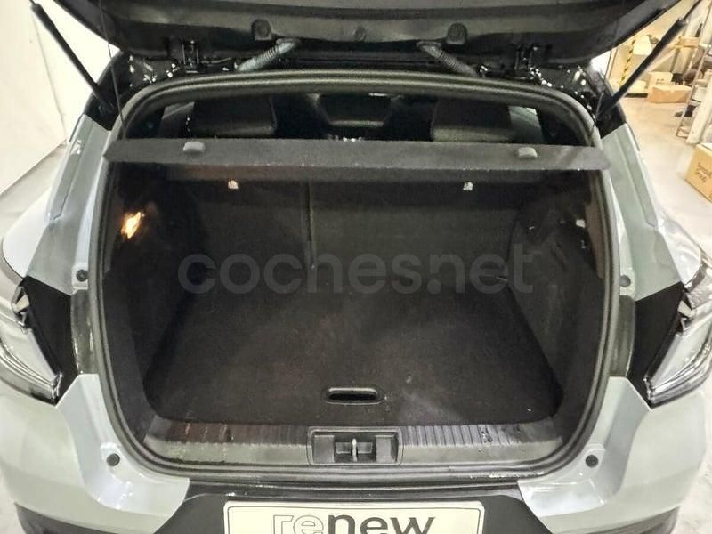 Usado Renault Captur Techno 145 CV (106 kW) 2025 Gris / plata SUV