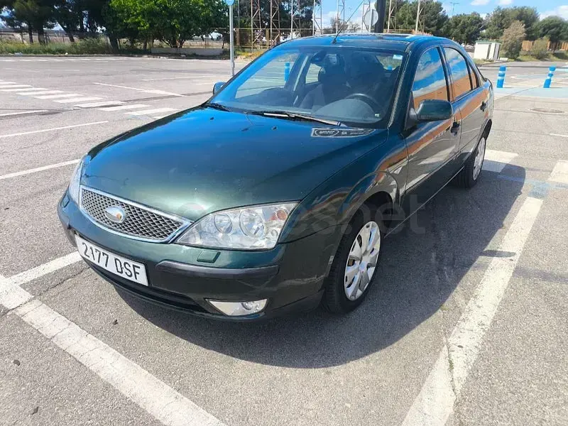 Usado Ford Mondeo Ambiente 115 HP (84 kW) 2006 Verde Sedan