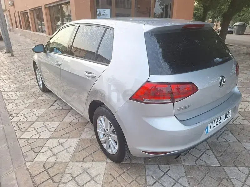 Usado VW Golf VII Business 105 CV (77 kW) 2015 Gris / plata Berlina