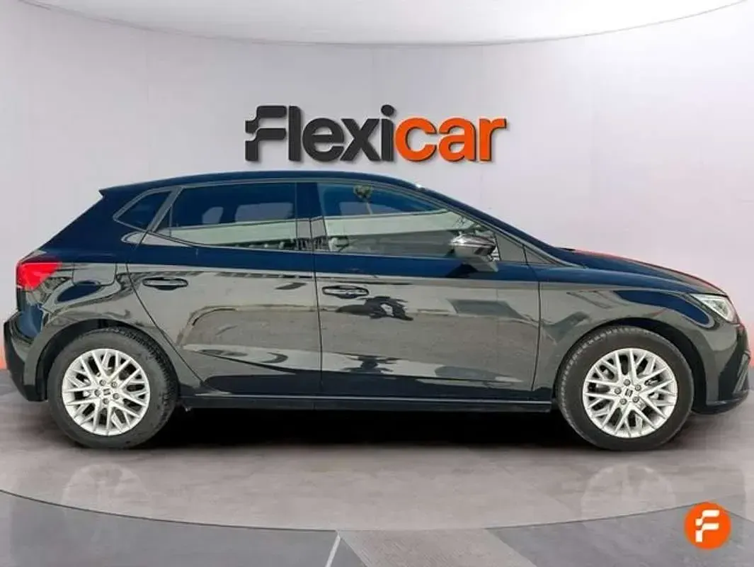 Usado Seat Ibiza FR 110 CV (80 kW) 2024 Negro Utilitario
