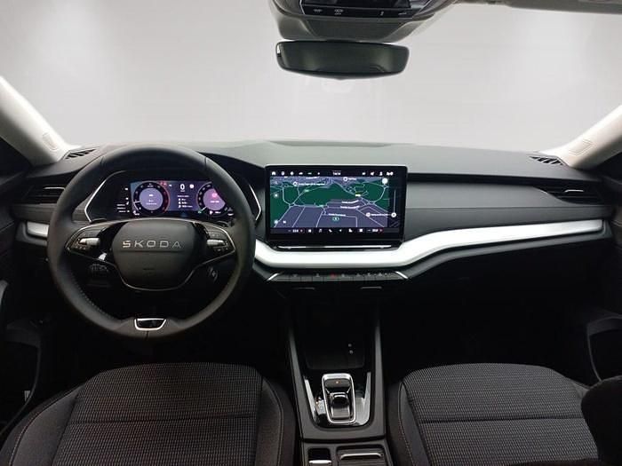 Usado Skoda Octavia Selection 150 CV (110 kW) 2025 Gris / plateado Familiar