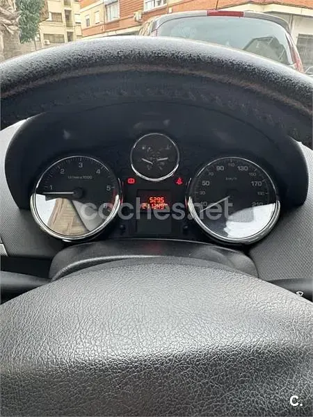 Usado Peugeot 207 70 CV (51 kW) 2008 Gris / plata Berlina