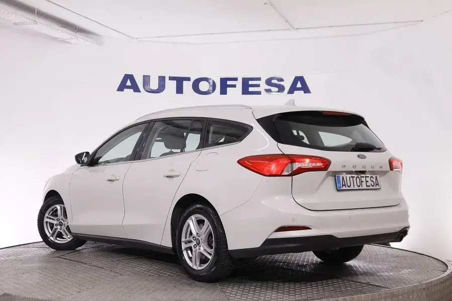 Usado Ford Focus Trend 120 CV (88 kW) 2020 Blanco Familiar