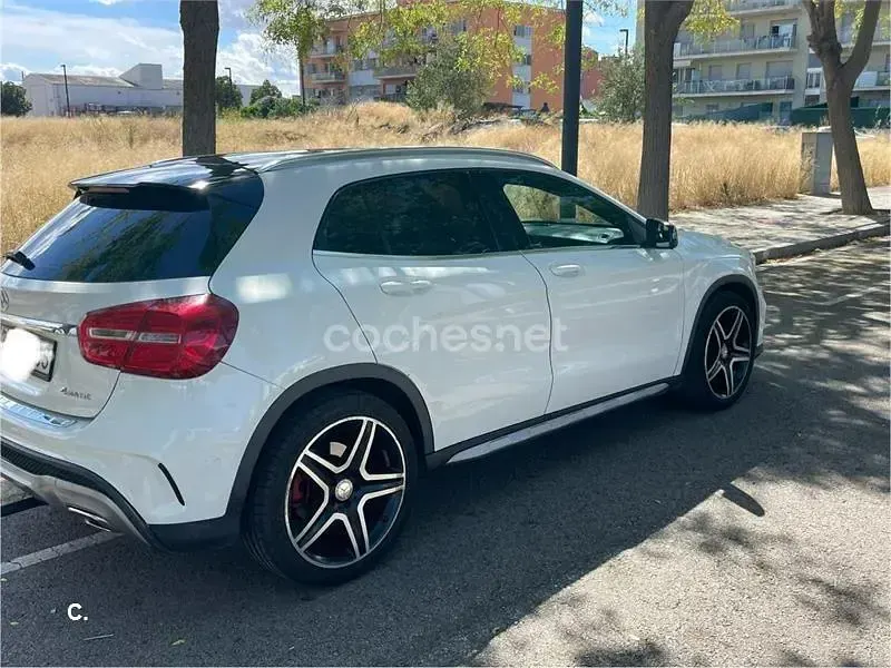 Usado Mercedes GLA220 AMG line 170 CV (125 kW) 2015 Blanco SUV