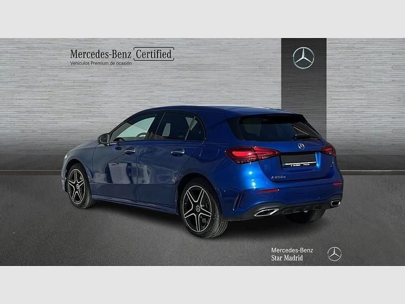 Usado Mercedes A250 AMG line 218 CV (160 kW) 2025 Azul Berlina
