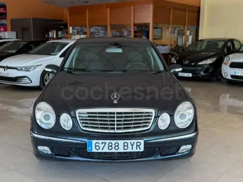 Usado Mercedes E220 Elegance 150 CV (110 kW) 2002 Negro Berlina