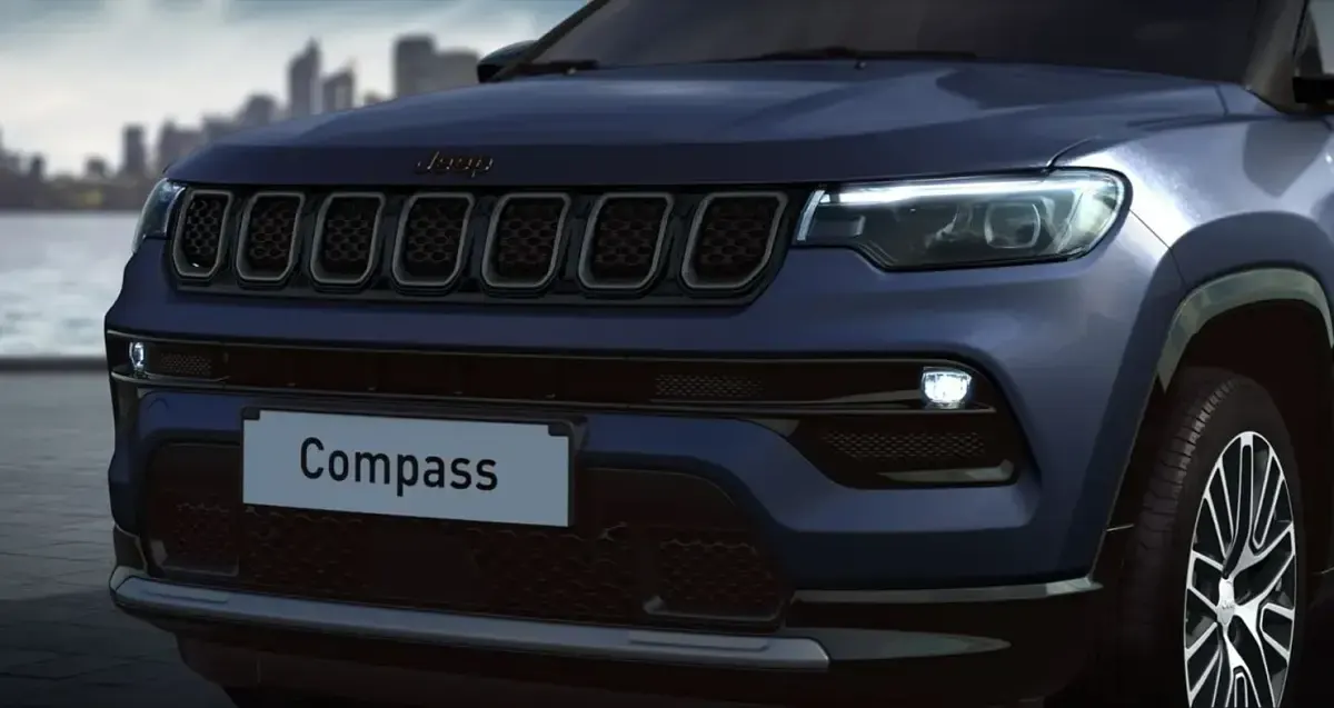 Usado Jeep Compass Summit 130 CV (95 kW) 2023 Gris SUV