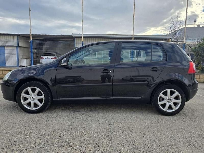 Usado VW Golf IV Conceptline 90 CV (66 kW) 2005 Negro Utilitario