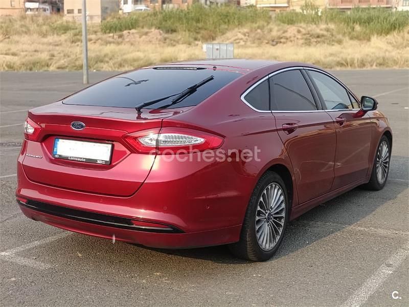 Usado Ford Mondeo Titanium 150 CV (110 kW) 2015 Granate Berlina