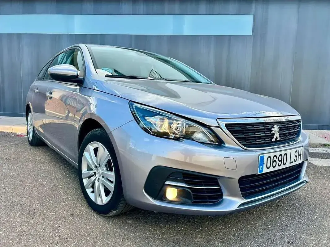 Usado Peugeot 308 SW Active 131 CV (96 kW) 2021 Azul Familiar