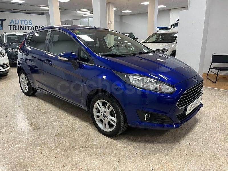 Usado Ford Fiesta Trend 100 CV (73 kW) 2015 Azul Berlina