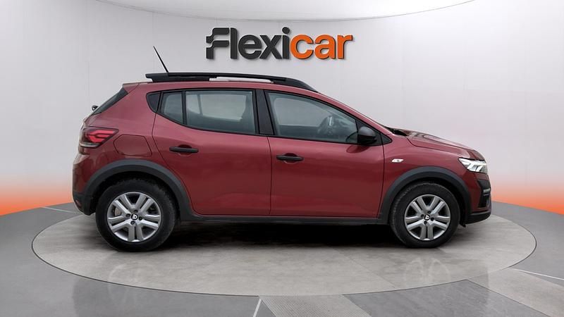 Begagnad Dacia Sandero Essentiel 91 HK (66 kW) 2022 Röd Halvkombi