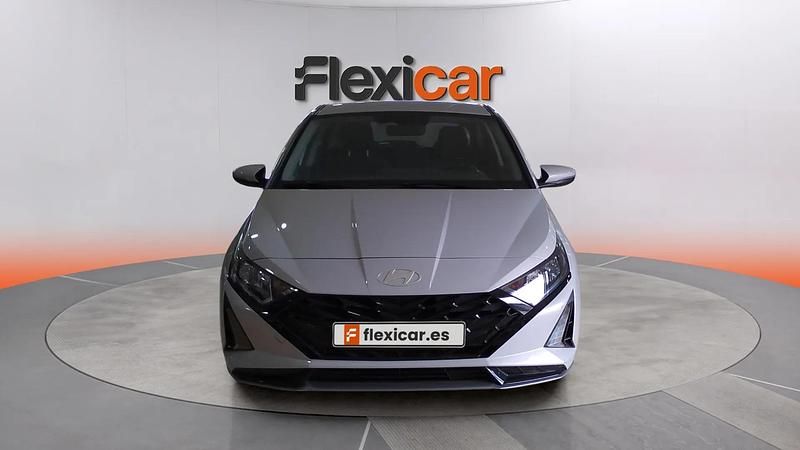 Usado Hyundai i20 101 CV (74 kW) 2024 Gris Utilitario