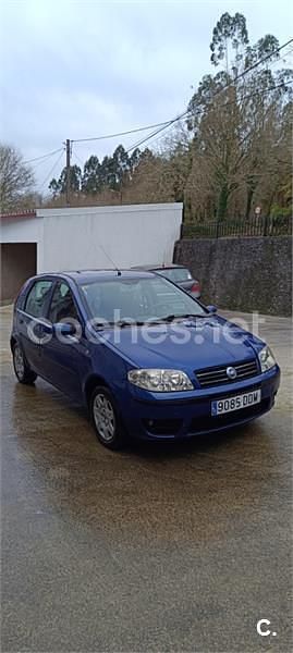 Usado Fiat Punto Dynamic 70 CV (51 kW) 2004 Azul Utilitario